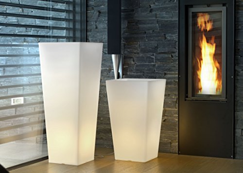 beleuchteter Blumenkübel