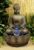 Buddha-Brunnen mit Blüte
