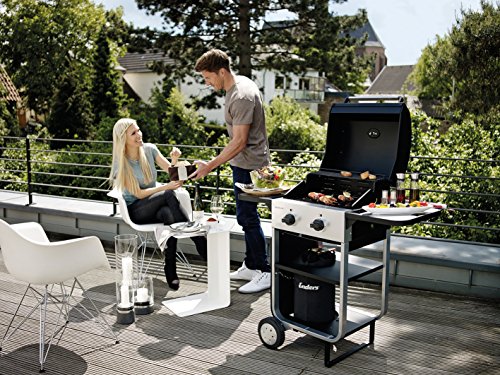 Gasgrill mit Ablage